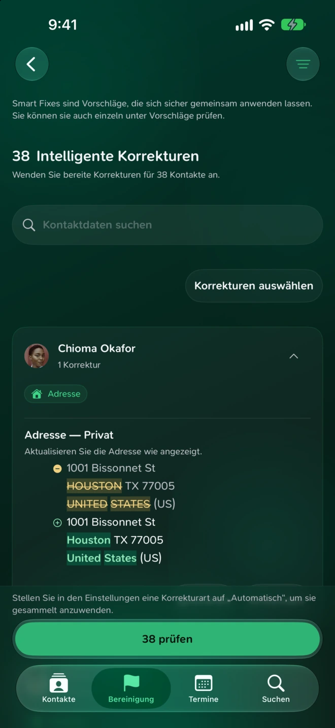 Eine Intelligente Korrektur zeigt eine Beispieladresse vor und nach der Formatierung, mit den Schaltflächen „Ignorieren“ und „Anwenden“.