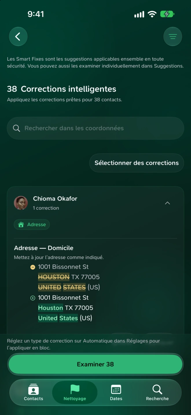Une Correction intelligente montrant une adresse d’exemple avant et après mise en forme, avec les boutons Ignorer et Appliquer.